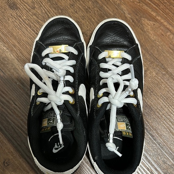 Black and White Sneakers with Gold Accents - Picture 5 of 7